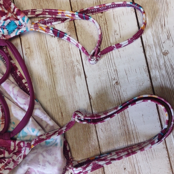 Hula Honey Printed Strappy Flounce Bralette Bikini Top in Wine Multi Large - Picture 9 of 10